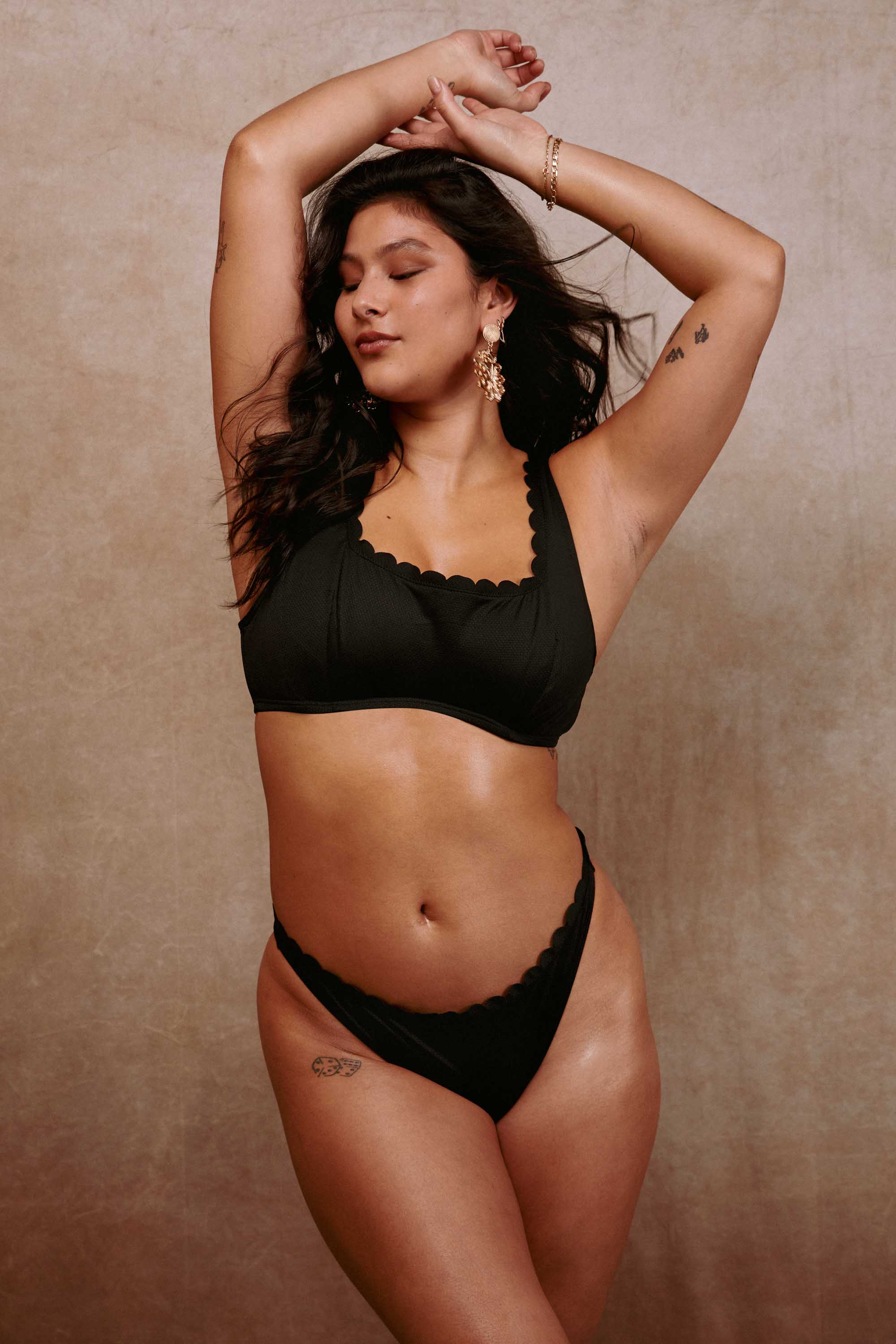 Model wears sexy black scalloped bikini set