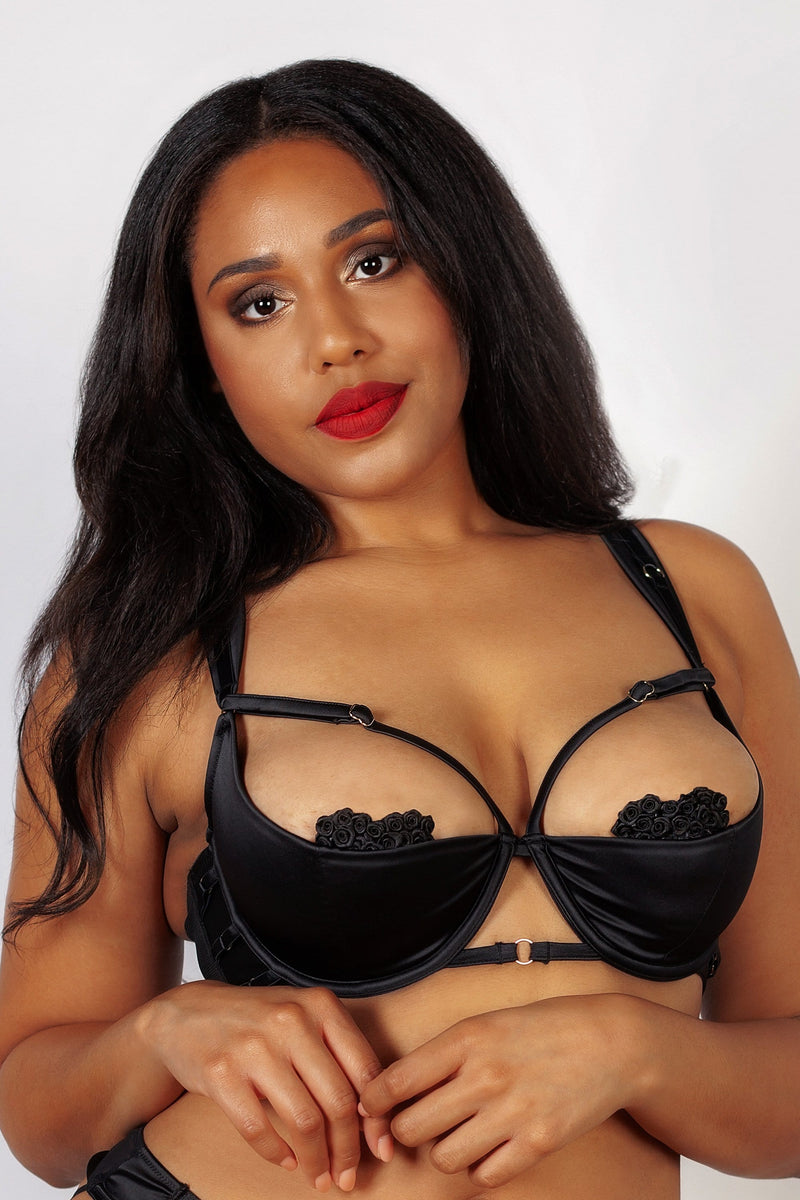 Ava Black Curve Strappy Ring Detail 1/4 cup bra