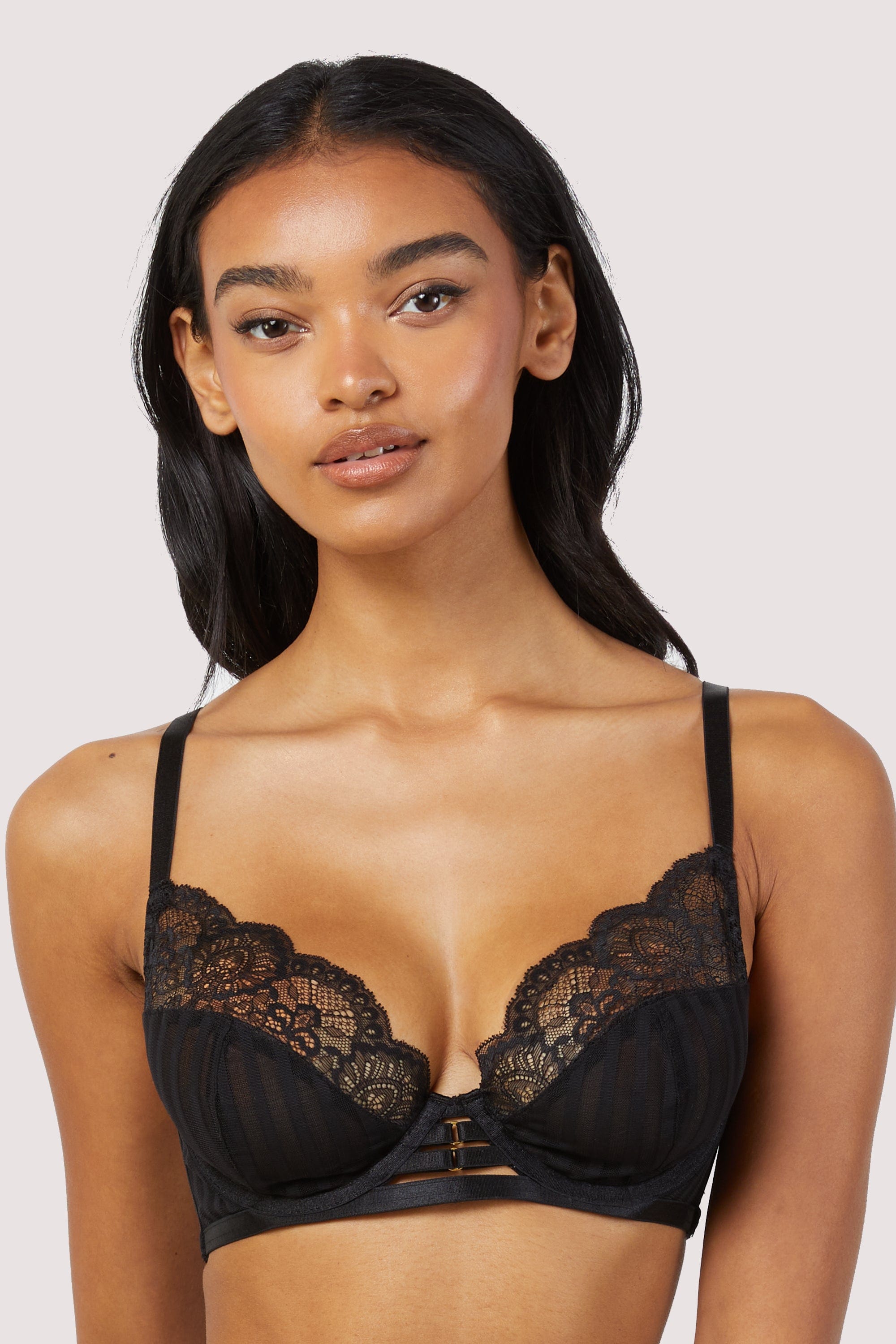 push-up bra with fine lace and jewellery - black - Undiz